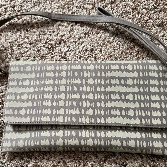 Malia Designs Patterned Clutch - Picture 1 of 5